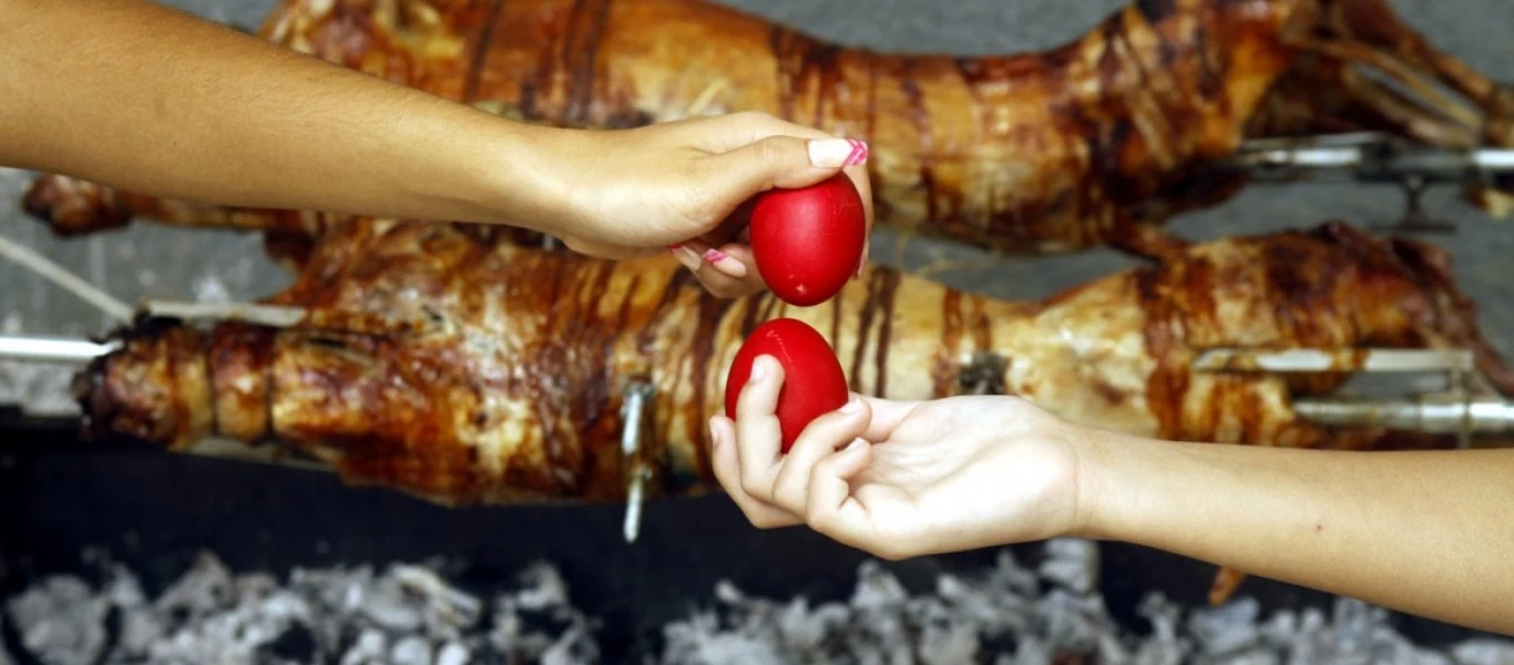 Ανήμερα 21ης Απριλίου - Κυβέρνηση: «Σας απαγορεύουμε να φωνάξετε πάνω από 9 άτομα στο σπίτι σας το Πάσχα»